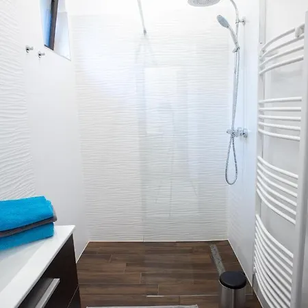 Apartman *